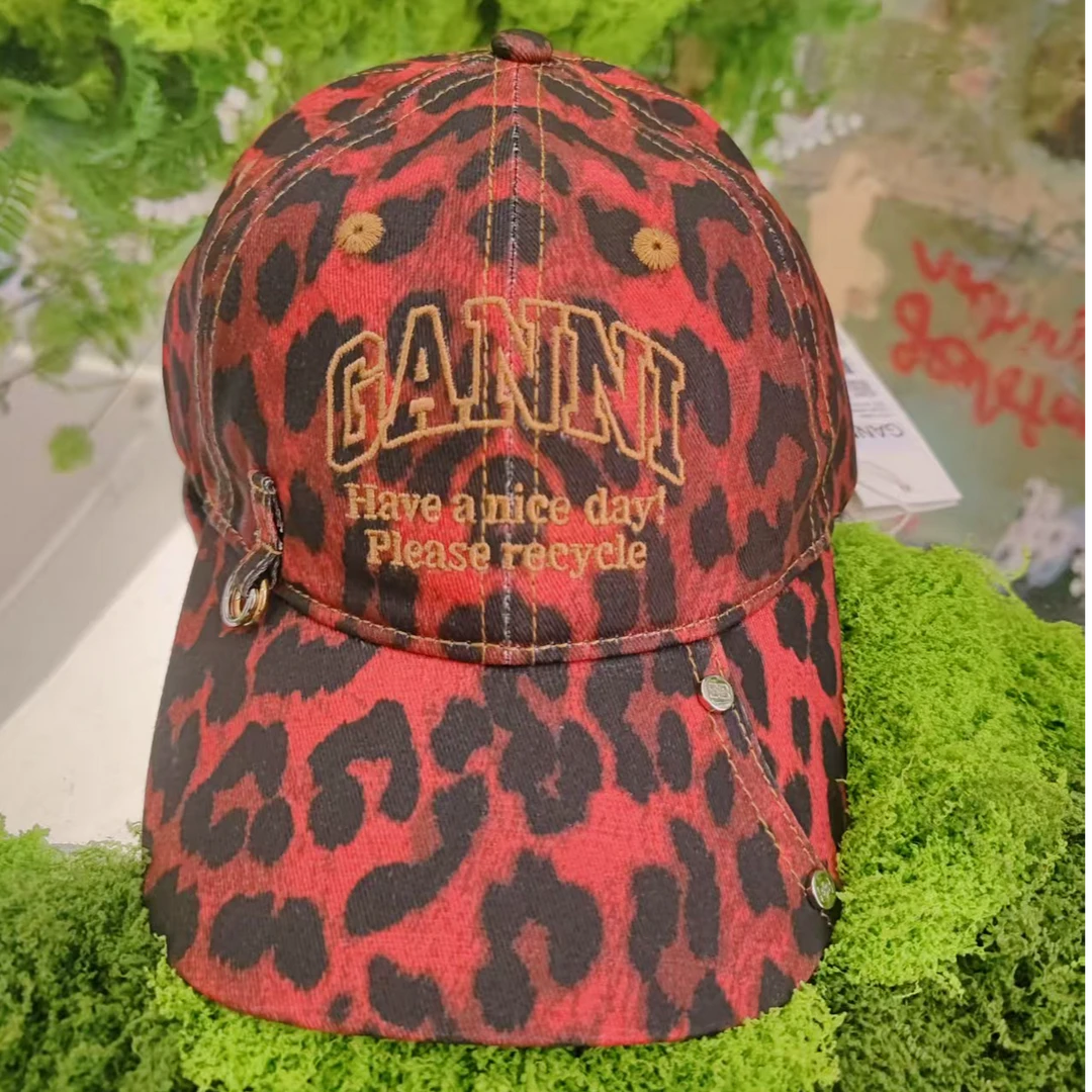 GANNI 设计师品牌【output】25SS 刺绣环扣帽子