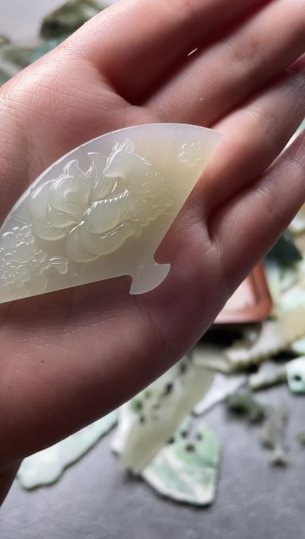 颈饰未镶嵌和田玉九尾狐