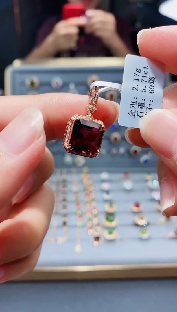 18K金镶嵌颈饰碧玺5.71.