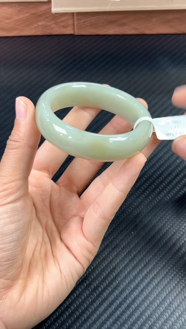 未镶嵌手镯和田玉且末微色差近矿54 Mk