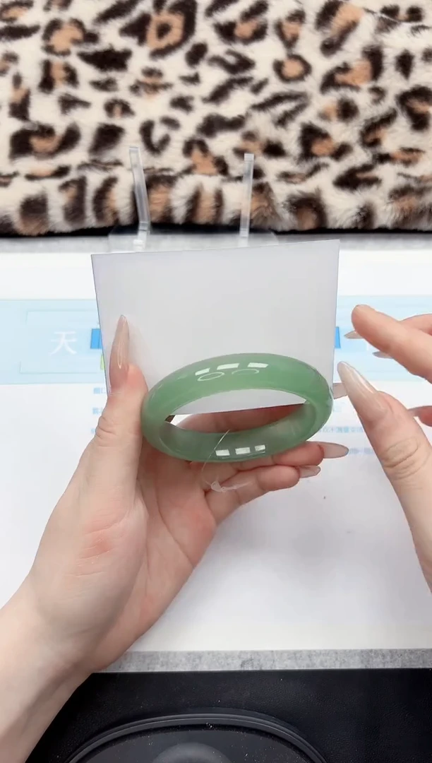 【闪购商品】石英质玉手镯未镶嵌12-56