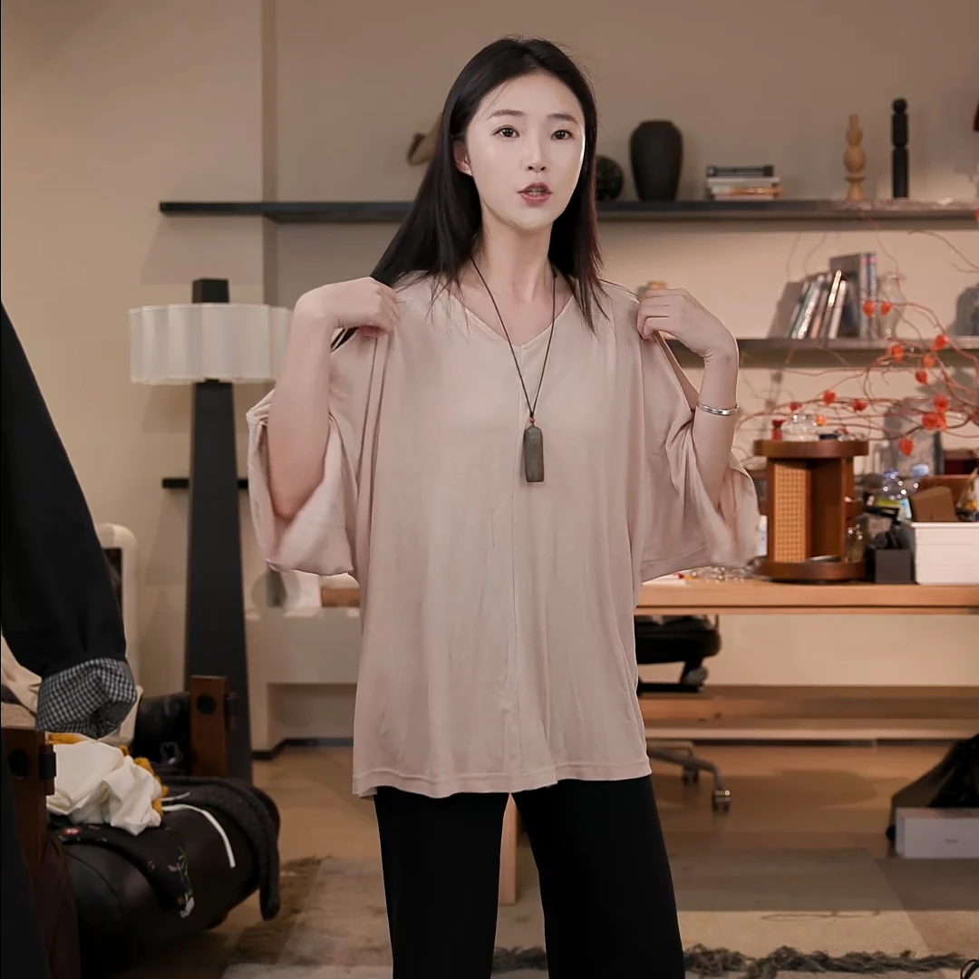 【张七七】夏季女V领极简连袖宽松针织衫时尚休闲春夏不规则薄款