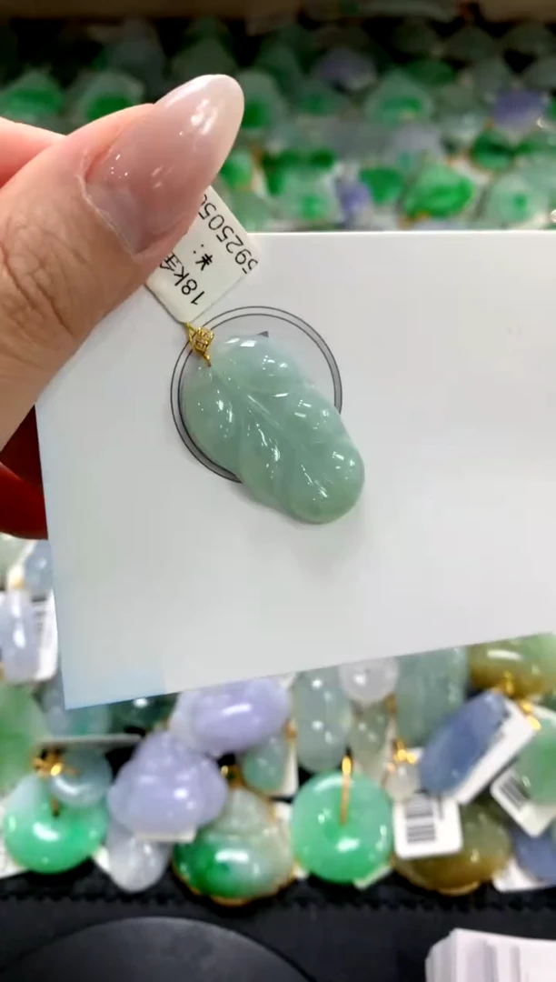 翡翠未镶嵌颈饰1111111111111111