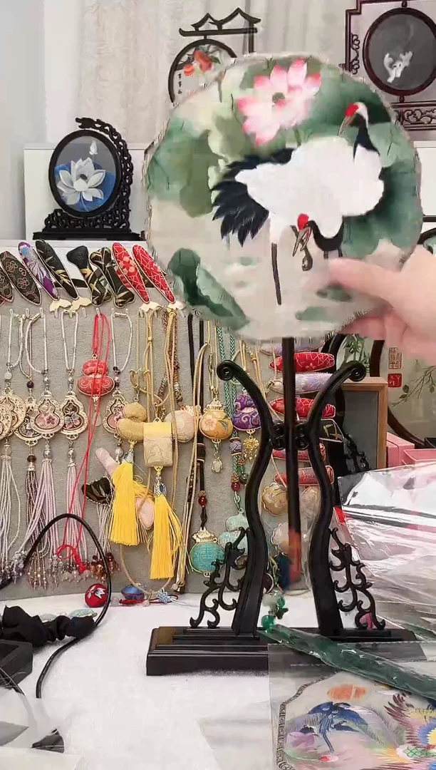 扇子苏绣作品手工书签