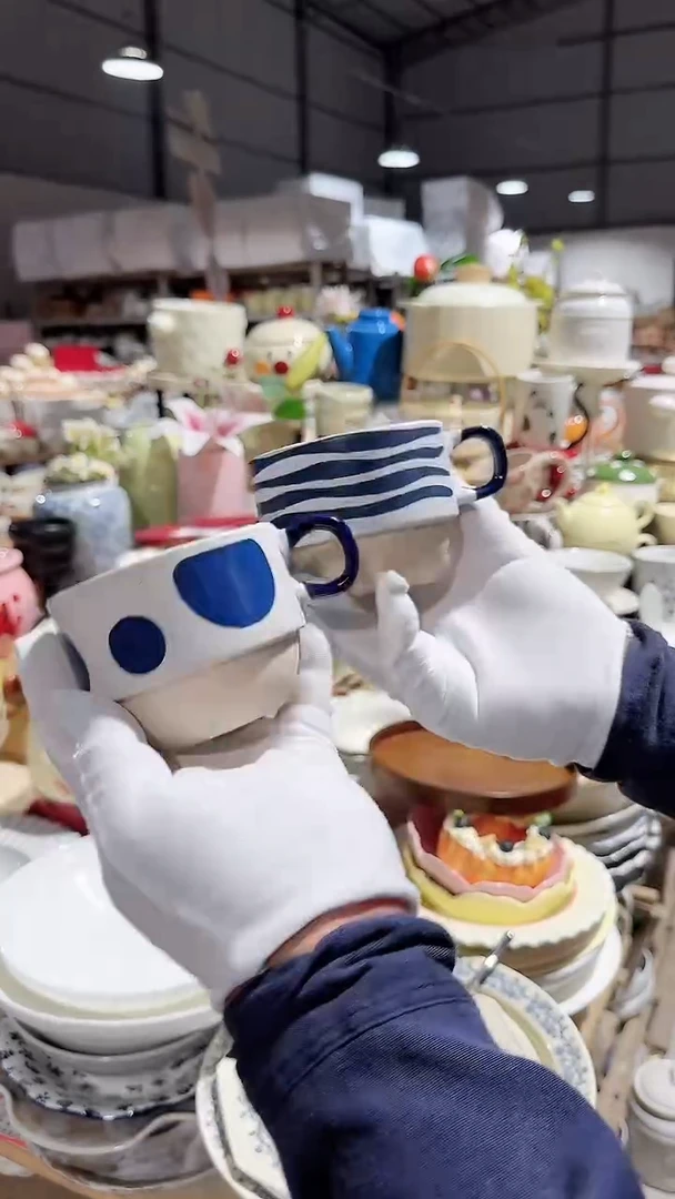 陶瓷2个小杯子微瑕 凑满20元包邮