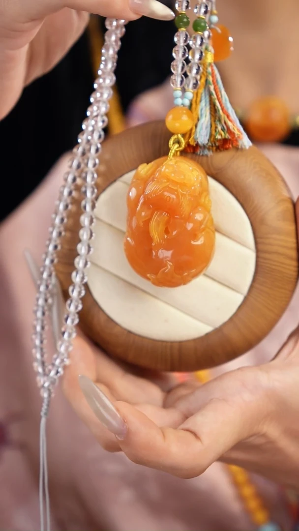 琥珀颈饰未镶嵌彭*湾颈饰