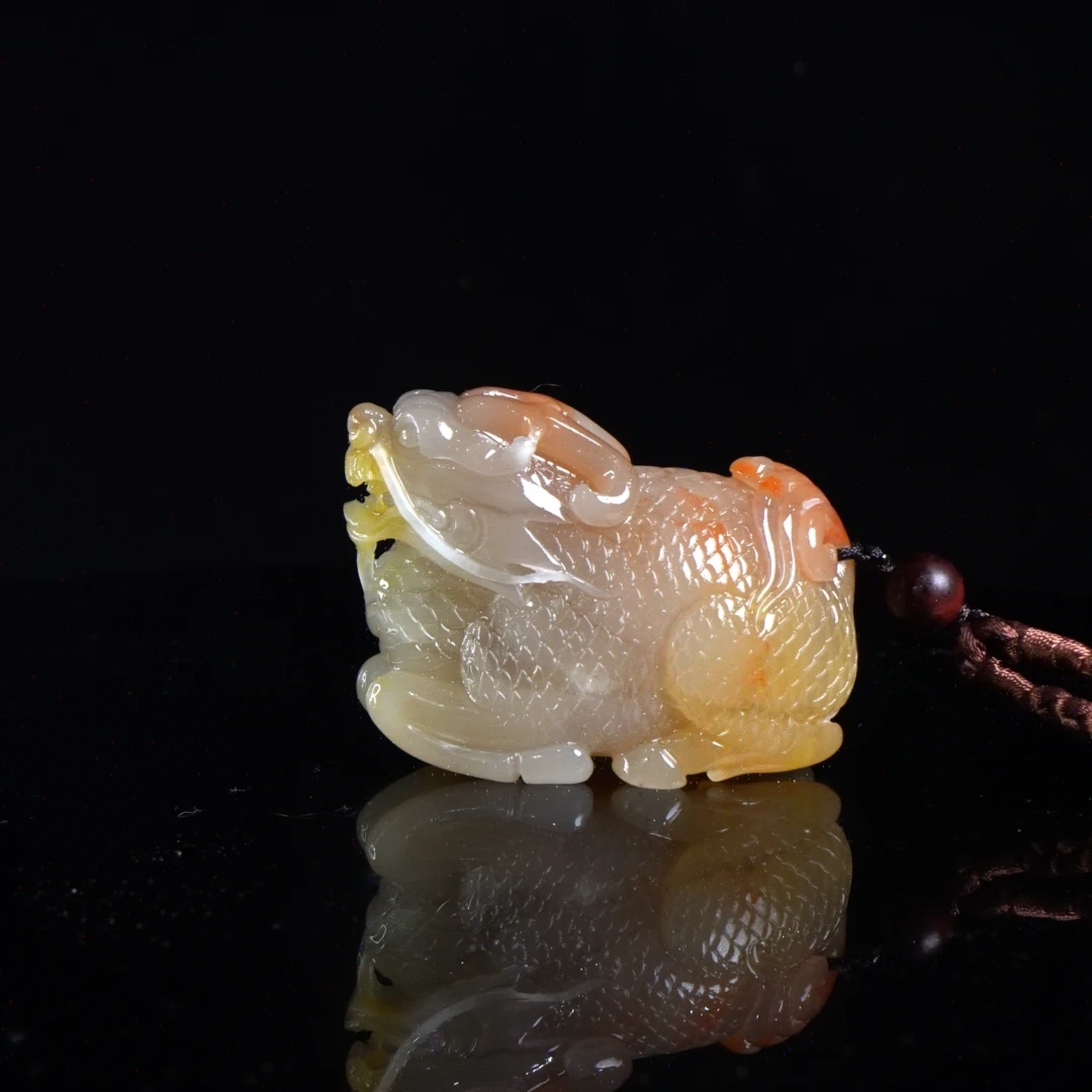 Lot.30.五彩水洞麒麟手把件130克6.8x3.2x4.9cm