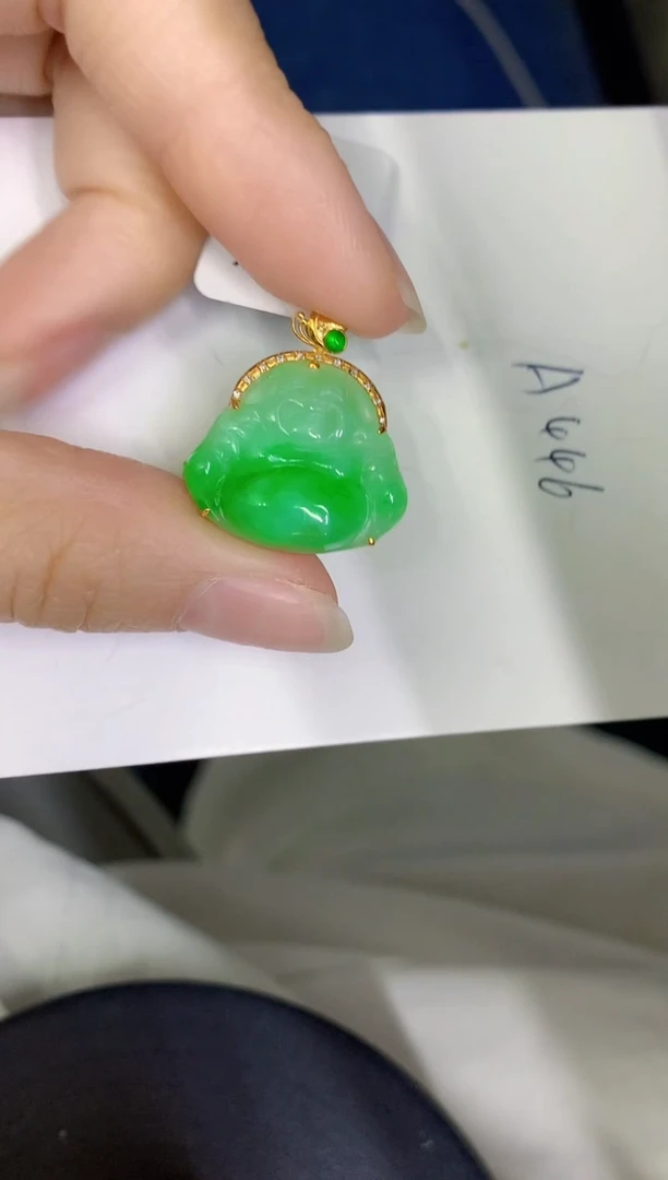 颈饰18K金镶嵌翡翠缅甸天然翡翠A货