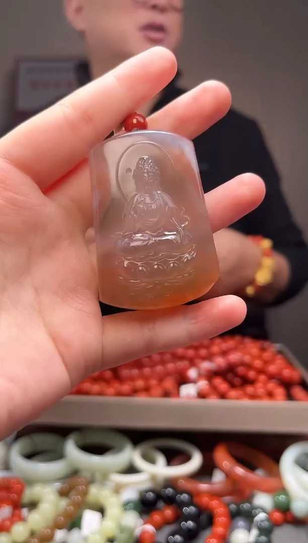 颈饰未镶嵌南红玛瑙吊坠