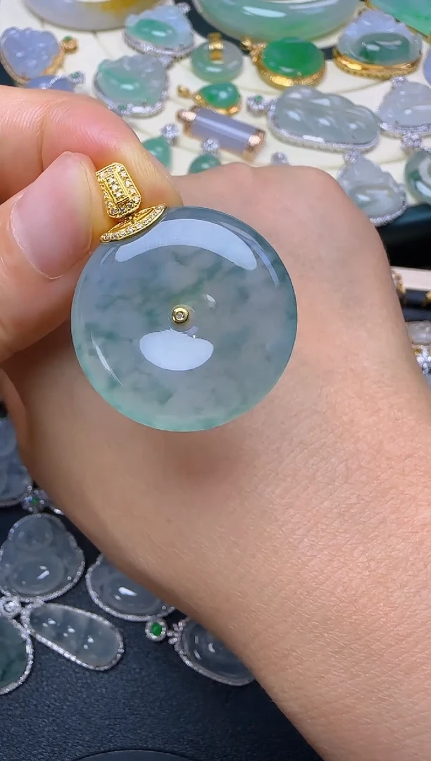 颈饰18K金镶嵌翡翠平安扣