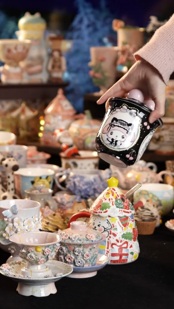 摆件陶景德镇釉下彩手绘设计师款陶瓷