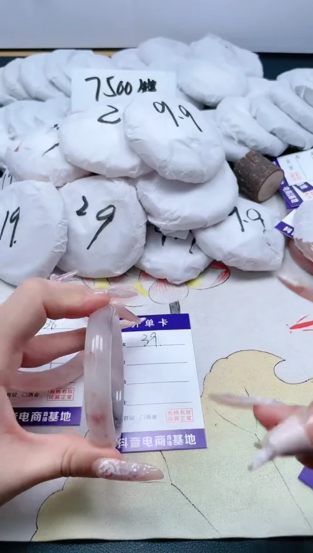 【闪购商品】和田玉手镯未镶嵌39/56.5