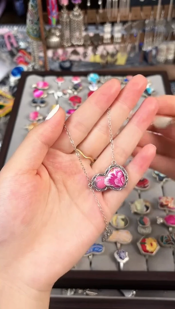 织绣民族风非遗老绣饰品526