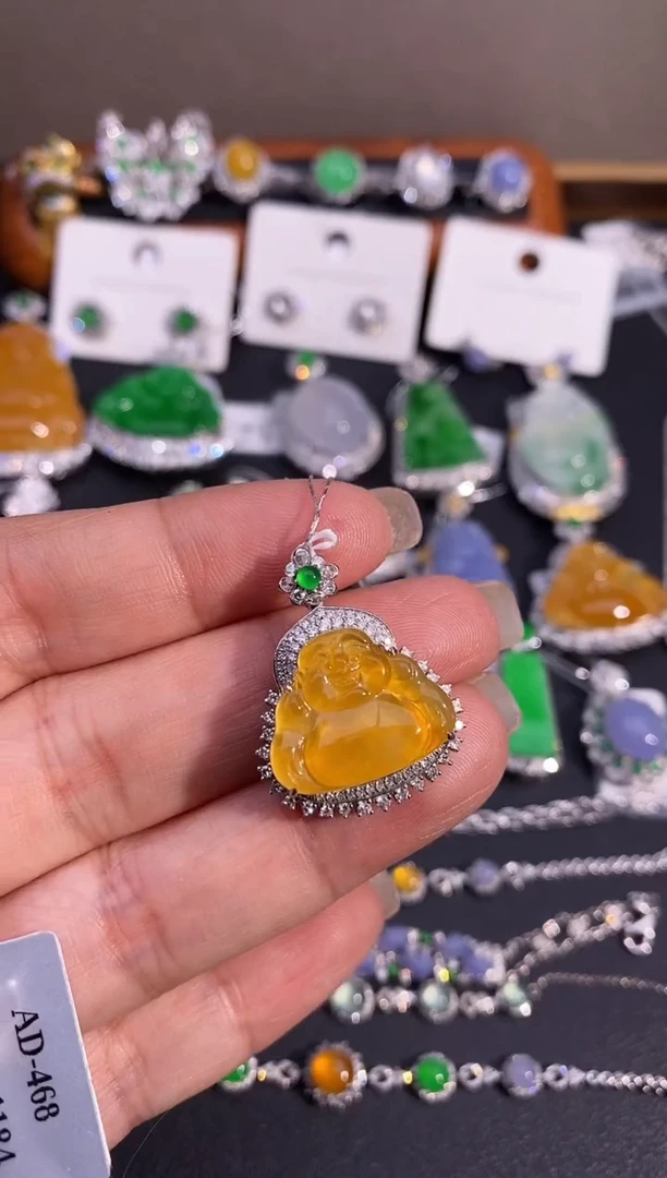 【闪购商品】翡翠颈饰18K金镶嵌吊坠