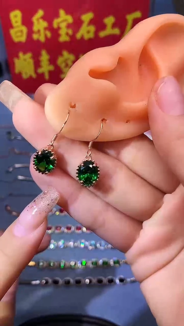 【闪购商品】透辉石耳饰银S925镶嵌1111