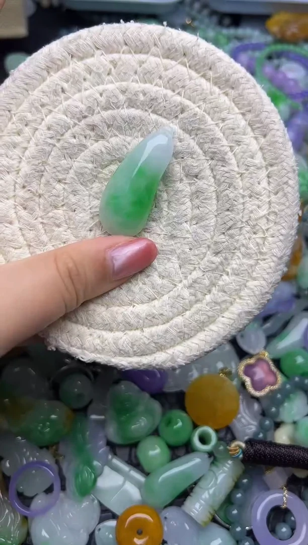 颈饰未镶嵌翡翠天然缅甸翡翠吊坠
