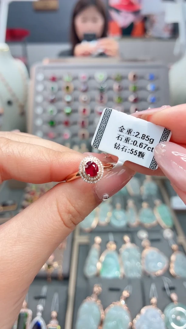 18K金镶嵌戒指红宝石0.67