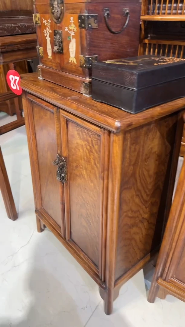 【闪购商品】木木艺缅花素面柜子1800.88888