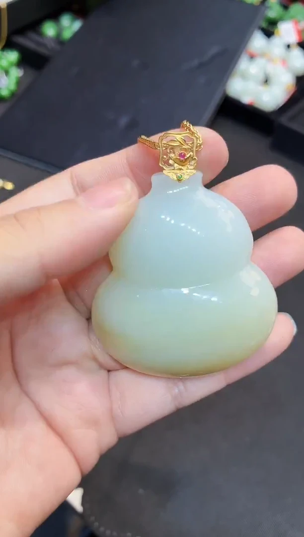 吊坠(赠链)18K金镶嵌和田玉52MM 多样性发一
