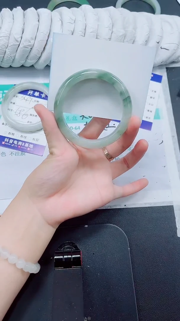 石英质玉手镯未镶嵌350/58