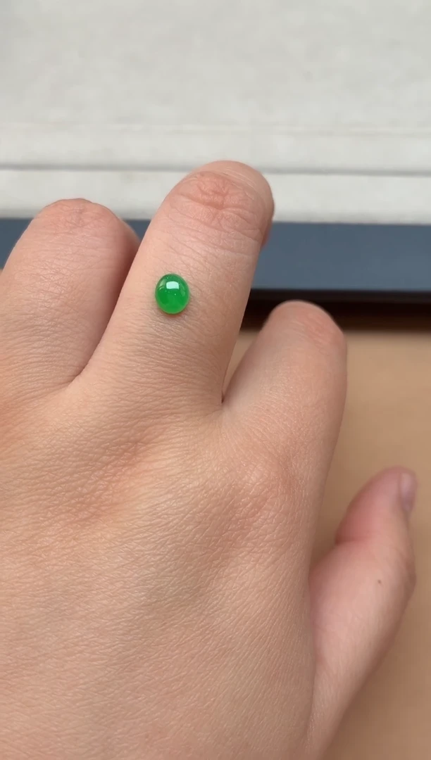 颈饰未镶嵌翡翠蛋面