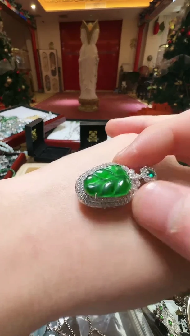 【闪购商品】翡翠吊坠(不含链)未镶嵌翡翠