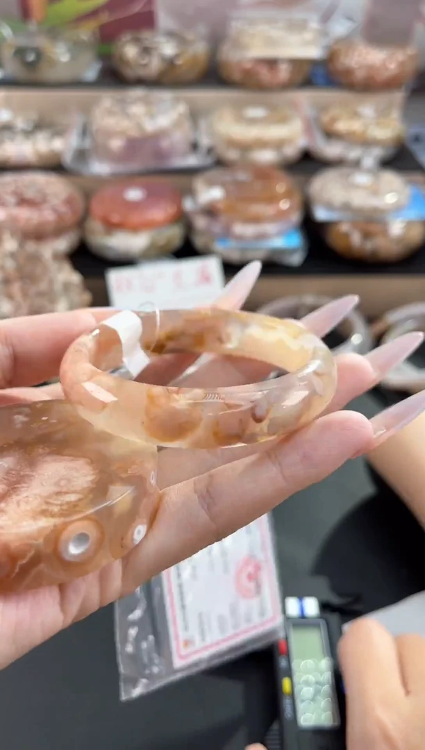 未镶嵌手镯石英质玉53