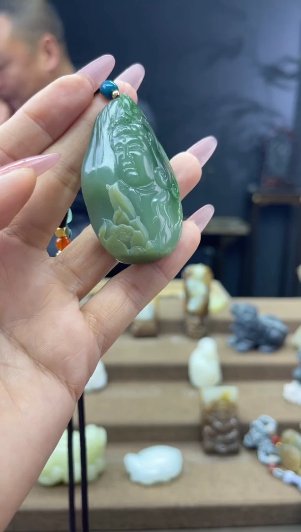 颈饰未镶嵌和田玉1