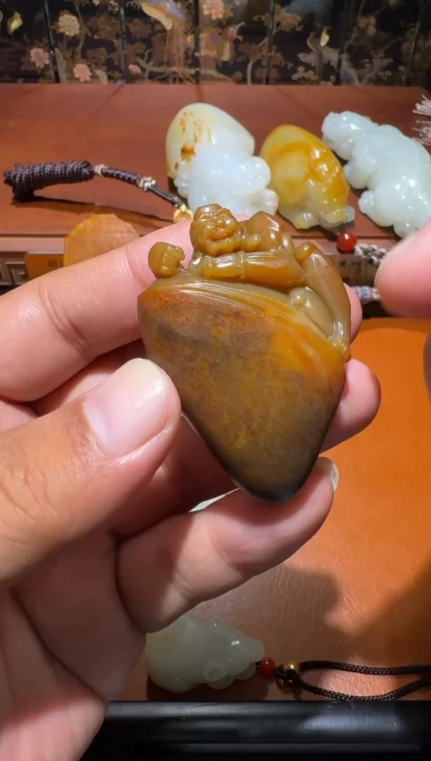 和田玉未镶嵌颈饰罗汉