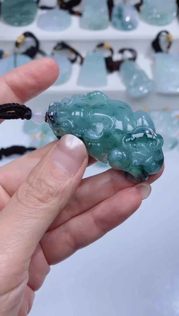 颈饰未镶嵌翡翠吊坠