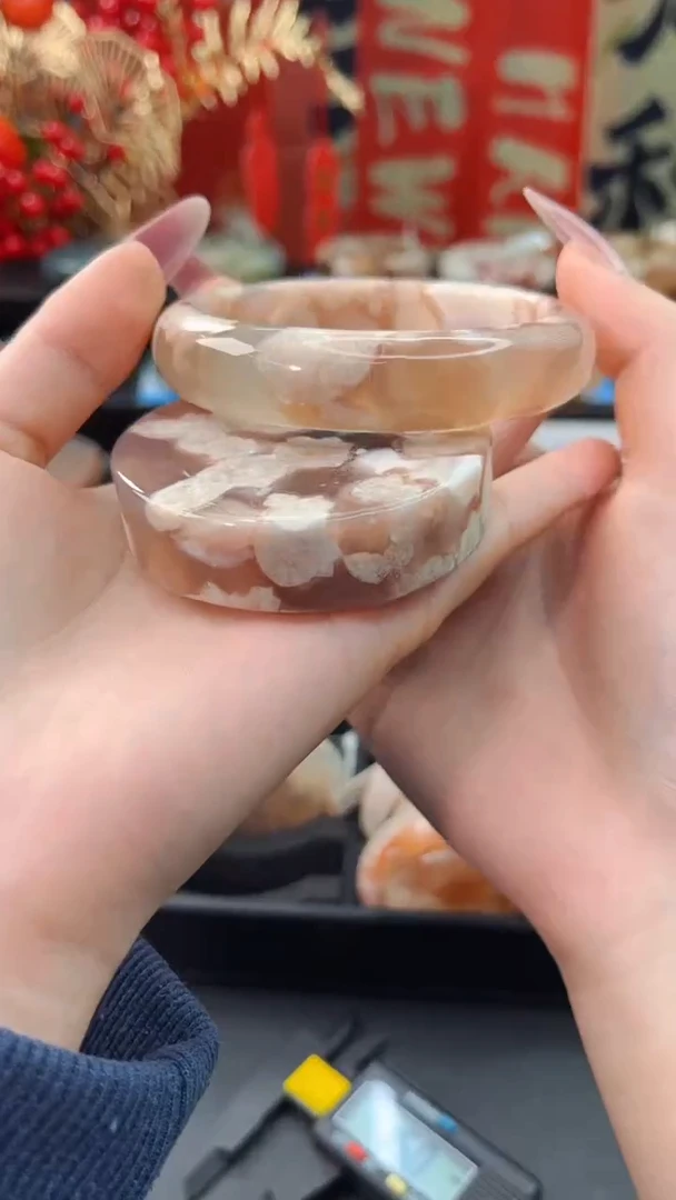 【闪购商品】石英质玉手镯未镶嵌赠送镯心（61圈口