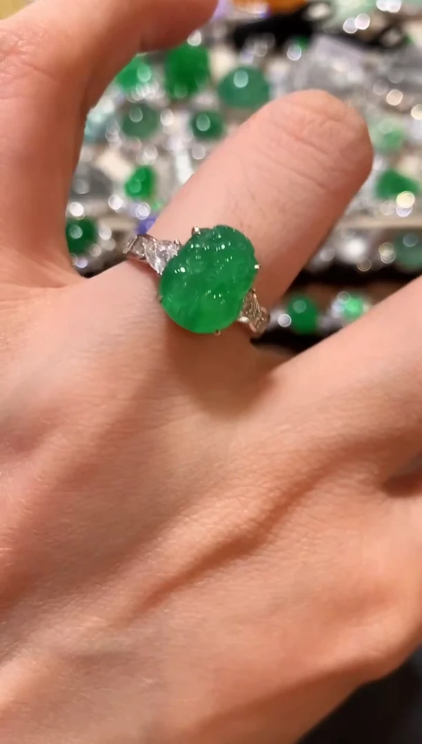 18K金镶嵌戒指翡翠m54