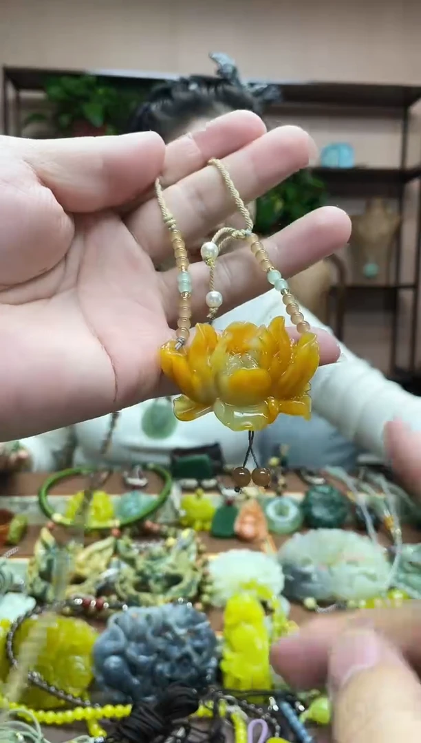 未镶嵌岫玉吊坠·