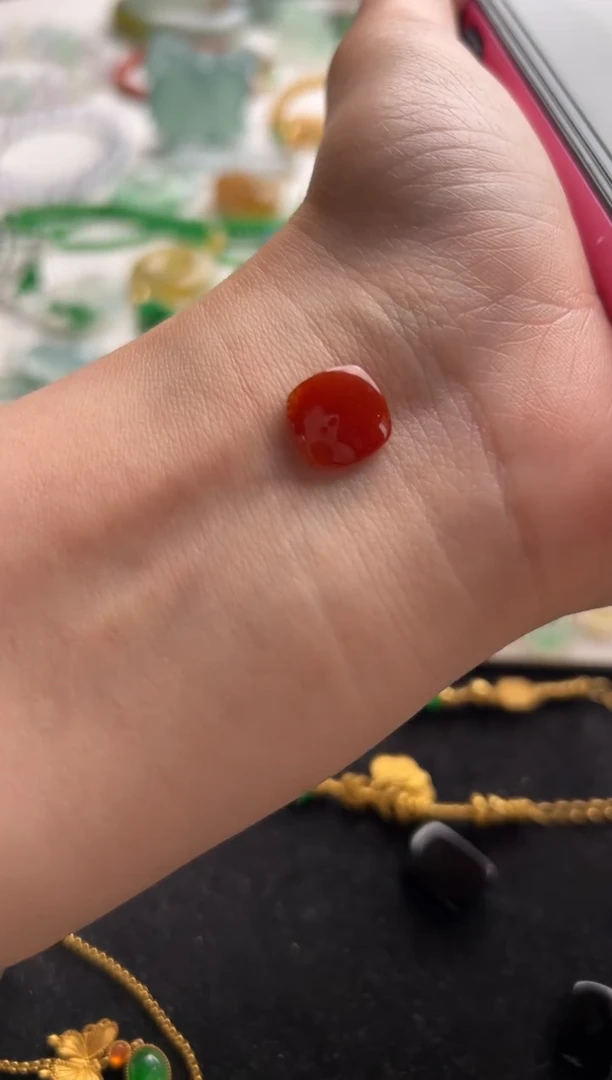 定制翡翠未镶嵌红马鞍戒面2500