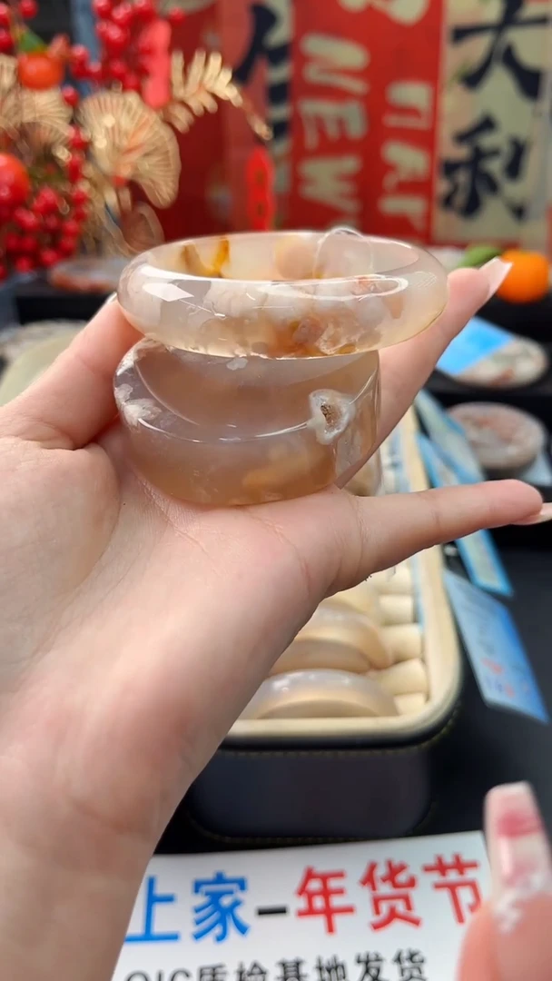 【闪购商品】石英质玉手镯未镶嵌赠送镯心（59圈口）