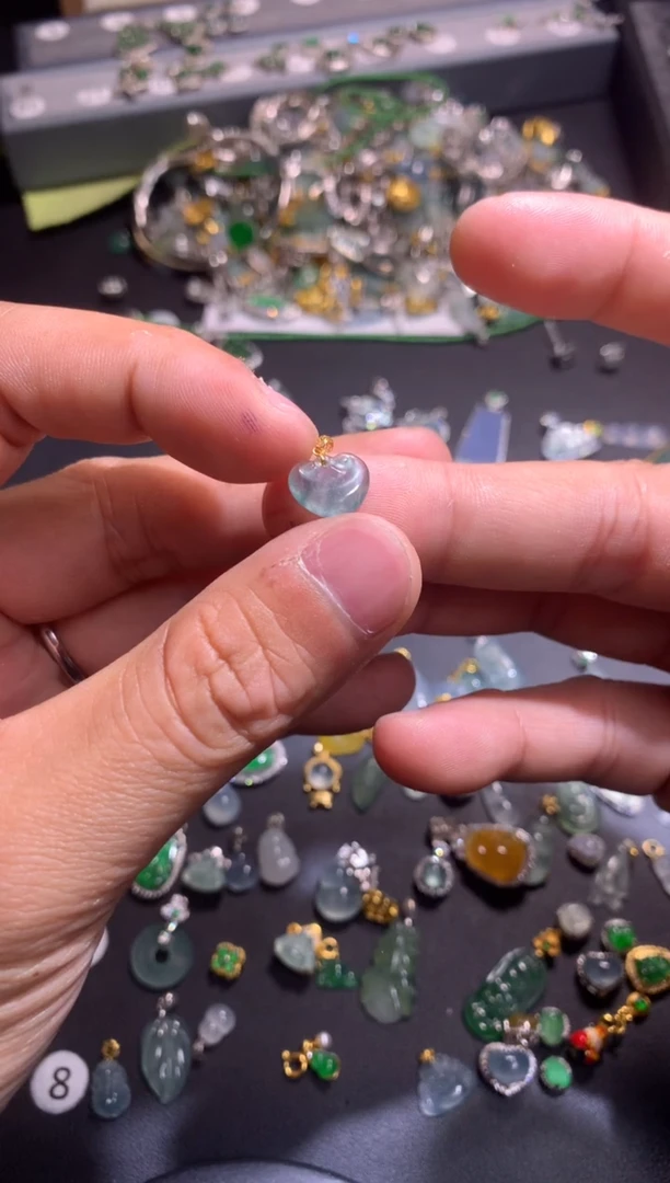 【闪购商品】翡翠吊坠(不含链)18K金镶嵌1