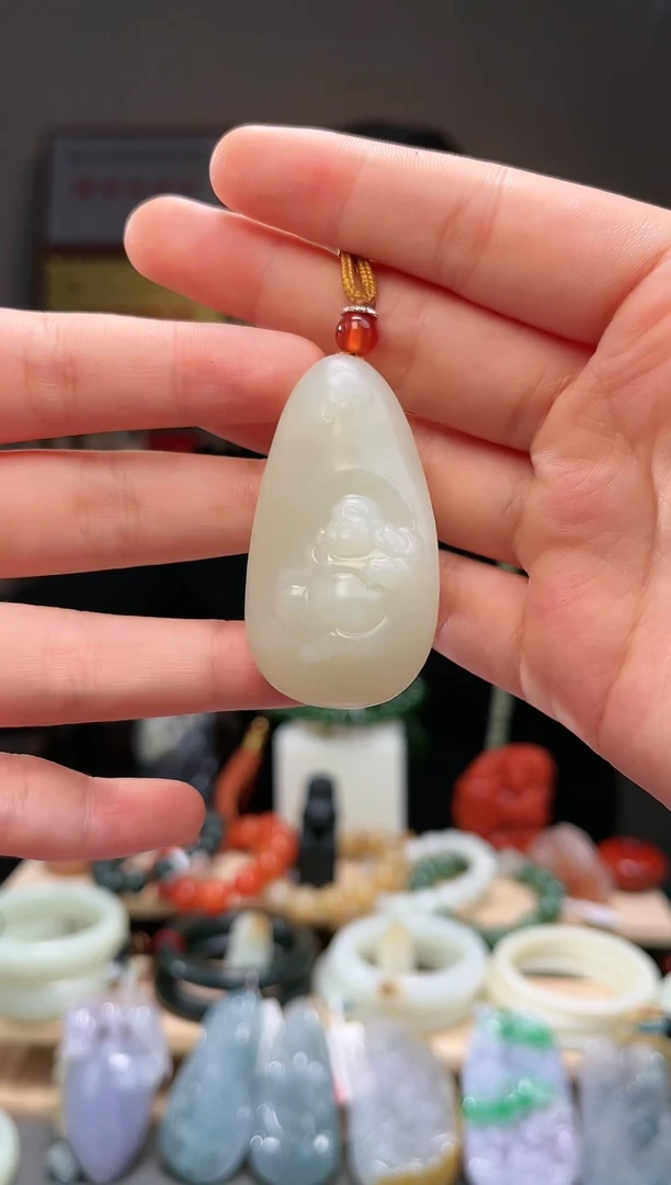 颈饰未镶嵌和田玉吊坠