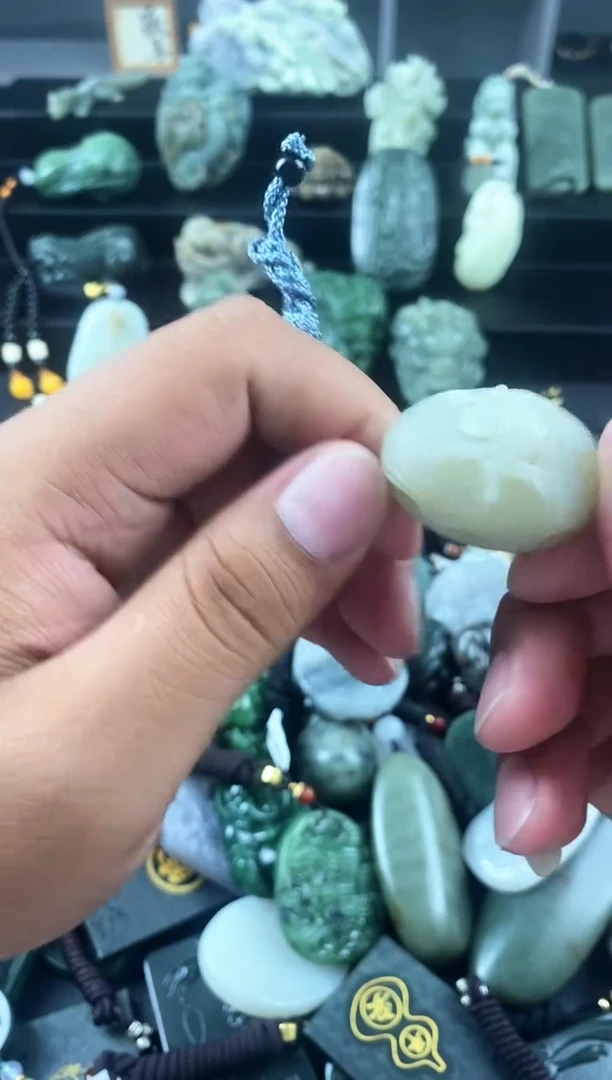 和田玉未镶嵌颈饰1