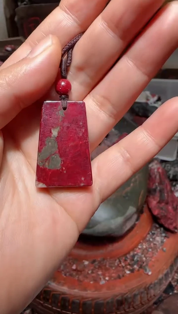 天然辰砂原石吊坠28