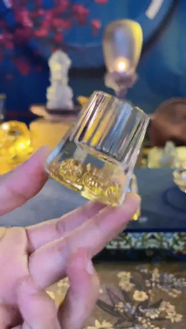 水晶玻璃无盖款金山白酒杯