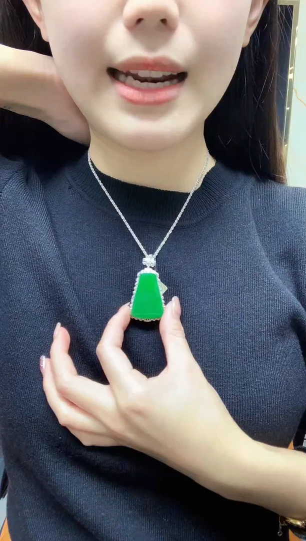 吊坠(不含链)18K金镶嵌翡翠LSR多样性发其一