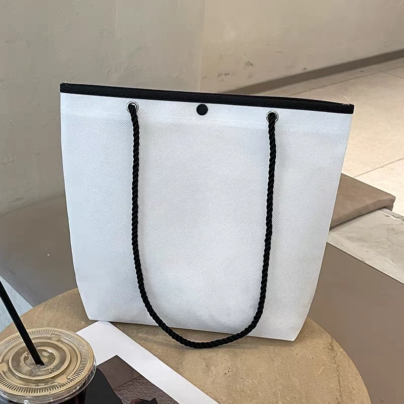 无纺布内里走线手工穿绳袋可肩背无侧款式时尚超洋气服装袋包装袋