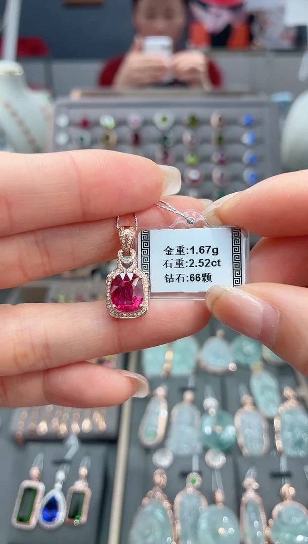 颈饰18K金镶嵌碧玺2.52