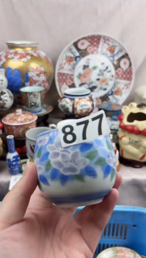 摆件好看的瓷器，默认微瑕，介意慎拍