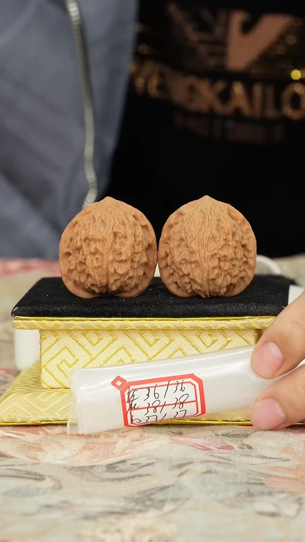 【闪购商品】文玩核桃把件罗家沟