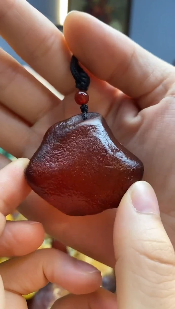 未镶嵌颈饰琥珀吊坠