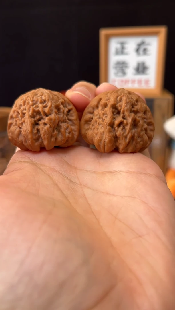 文玩核桃把件平谷凹底