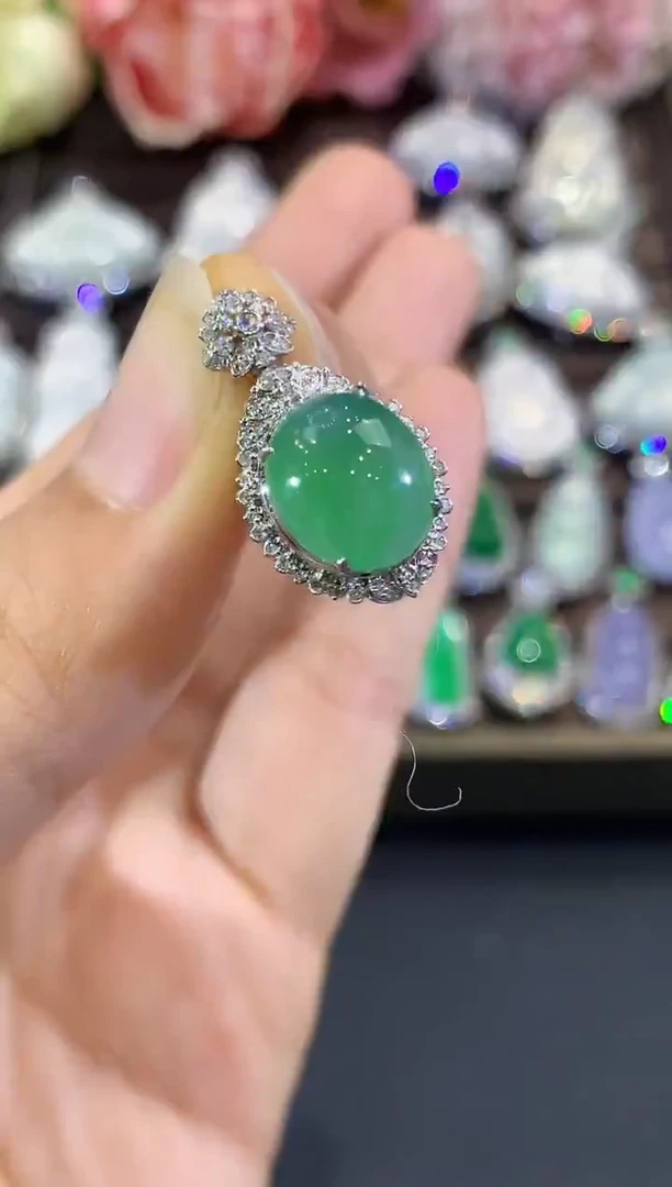 吊坠(不含链)18K金镶嵌翡翠B82