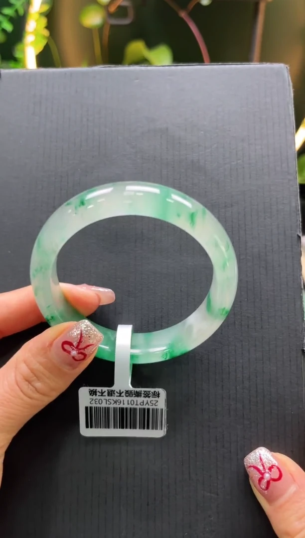 【闪购商品】石英质玉手镯未镶嵌+53+艳艳