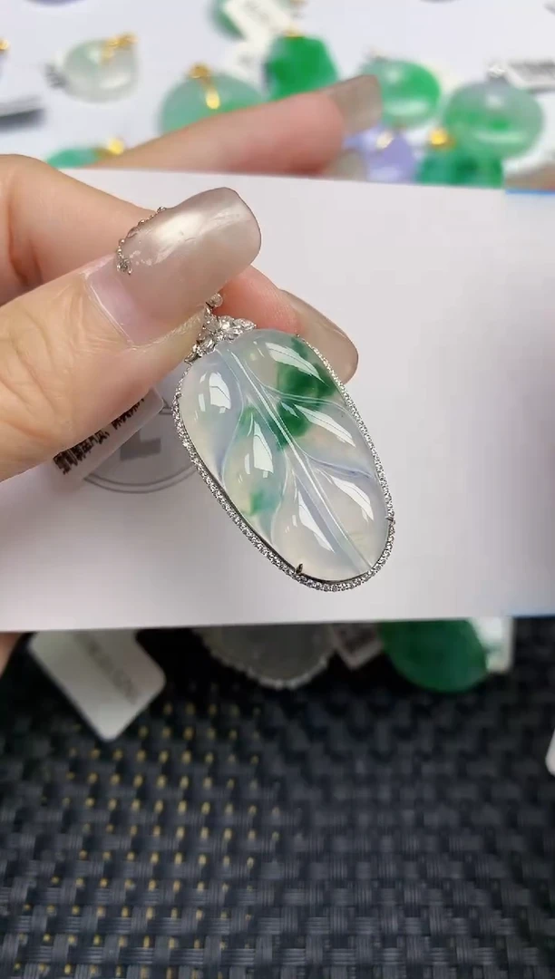 颈饰18K金镶嵌翡翠天然缅甸A货翡翠百元以上9元证书费自理